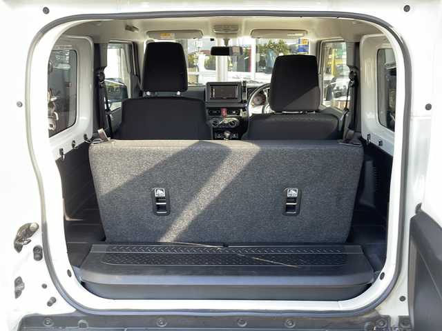 スズキ ジムニー XG 静岡県 2020(令2)年 4.3万km スペリアホワイト 純正ディスプレイオーディオ/・FM/AM/・CD/DVD/・Bluetooth/・USB/・iPod/主要装備/・バックカメラ/・マニュアルエアコン/・ＥＴＣ/・ルーフキャリア/・サイドカーテンエアバッグ/・ＬＥＤヘッドライト/・横滑り防止装置/・ヒルディセントコントロール/・Ｈ－Ｌ切替/・純正フロアマット