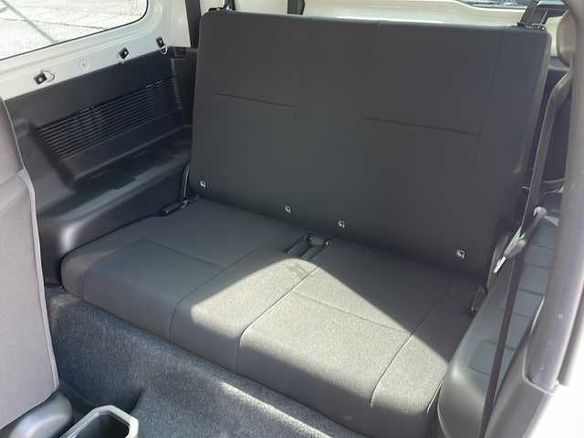 スズキ ジムニー XG 静岡県 2020(令2)年 4.3万km スペリアホワイト 純正ディスプレイオーディオ/・FM/AM/・CD/DVD/・Bluetooth/・USB/・iPod/主要装備/・バックカメラ/・マニュアルエアコン/・ＥＴＣ/・ルーフキャリア/・サイドカーテンエアバッグ/・ＬＥＤヘッドライト/・横滑り防止装置/・ヒルディセントコントロール/・Ｈ－Ｌ切替/・純正フロアマット