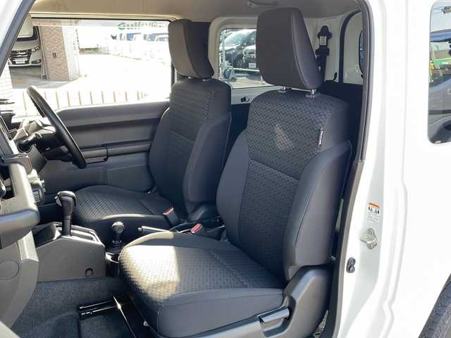 スズキ ジムニー XG 静岡県 2020(令2)年 4.3万km スペリアホワイト 純正ディスプレイオーディオ/・FM/AM/・CD/DVD/・Bluetooth/・USB/・iPod/主要装備/・バックカメラ/・マニュアルエアコン/・ＥＴＣ/・ルーフキャリア/・サイドカーテンエアバッグ/・ＬＥＤヘッドライト/・横滑り防止装置/・ヒルディセントコントロール/・Ｈ－Ｌ切替/・純正フロアマット