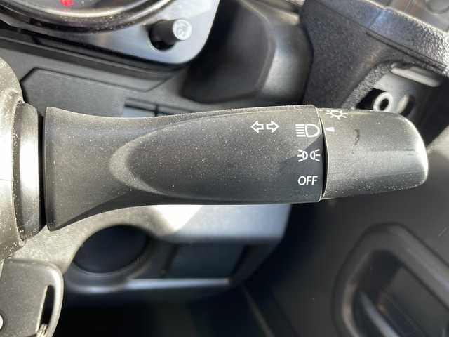 スズキ ジムニー XG 静岡県 2020(令2)年 4.3万km スペリアホワイト 純正ディスプレイオーディオ/・FM/AM/・CD/DVD/・Bluetooth/・USB/・iPod/主要装備/・バックカメラ/・マニュアルエアコン/・ＥＴＣ/・ルーフキャリア/・サイドカーテンエアバッグ/・ＬＥＤヘッドライト/・横滑り防止装置/・ヒルディセントコントロール/・Ｈ－Ｌ切替/・純正フロアマット