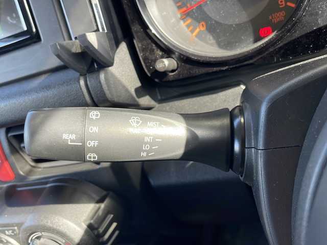 スズキ ジムニー XG 静岡県 2020(令2)年 4.3万km スペリアホワイト 純正ディスプレイオーディオ/・FM/AM/・CD/DVD/・Bluetooth/・USB/・iPod/主要装備/・バックカメラ/・マニュアルエアコン/・ＥＴＣ/・ルーフキャリア/・サイドカーテンエアバッグ/・ＬＥＤヘッドライト/・横滑り防止装置/・ヒルディセントコントロール/・Ｈ－Ｌ切替/・純正フロアマット