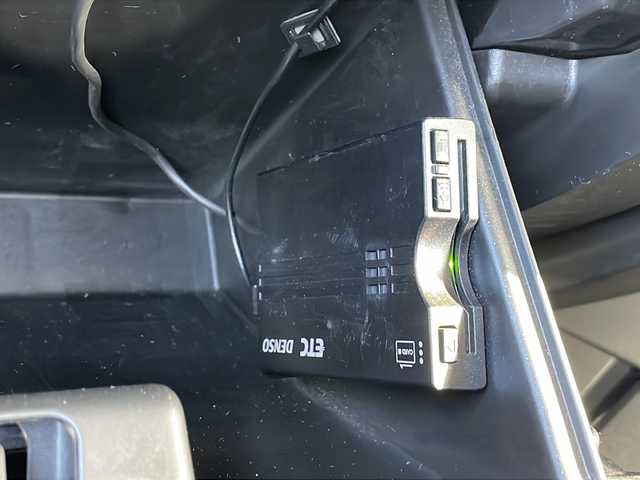 スズキ ジムニー XG 静岡県 2020(令2)年 4.3万km スペリアホワイト 純正ディスプレイオーディオ/・FM/AM/・CD/DVD/・Bluetooth/・USB/・iPod/主要装備/・バックカメラ/・マニュアルエアコン/・ＥＴＣ/・ルーフキャリア/・サイドカーテンエアバッグ/・ＬＥＤヘッドライト/・横滑り防止装置/・ヒルディセントコントロール/・Ｈ－Ｌ切替/・純正フロアマット