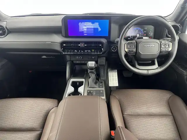 トヨタ ランドクルーザー ２５０ VX ファーストエディション 愛知県 2024(令6)年 0.8万km プラチナホワイトパールマイカ ・ワンオーナー/・保証書/・D席パワーシート/・ドライブレコーダ/・シートヒータ/・エアーシート/・レザーシート/・4WD/・サンルーフ/・純正コネクティッドナビ/　BT/フルセグTV/USB/HDMI/・Toyota Safety Sense/・デジタルインナーミラー/・全方位カメラ/・レーダークルーズコントロール/・ビルトインETC2.0/・ステアリングリモコン/・ステアリングヒーター/・純正フロアマット/・オートライト/・オートハイビーム/・LEDライト/・フォグランプ/・純正１８インチアルミホイール/・パワーバックドア/・スペアキー
