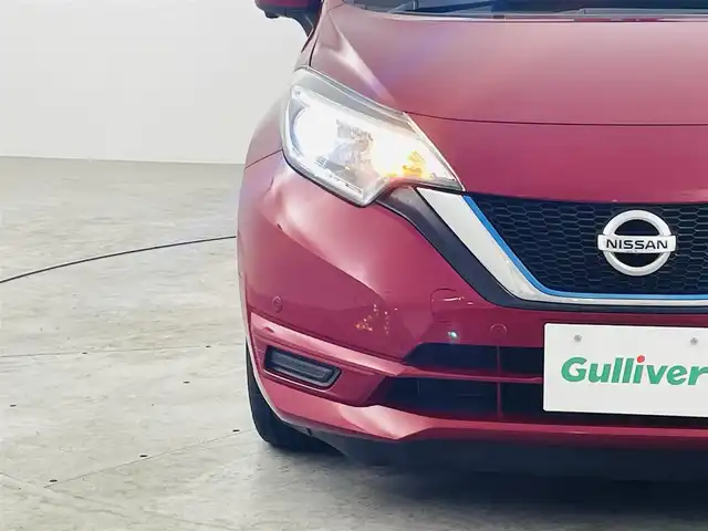 日産 ノート e－パワー X 福島県 2016(平28)年 7.3万km ガーネットレッド エマージェンシーブレーキ/・レーンアシスト/純正ナビ/・型番：MM136D-W/・フルセグTV/Bluetooth/CD/DVD/・アラウンドビューモニター/・ETC/・デジタルインナーミラー/アイドリングストップ/プッシュスタート/・スマートキー/LEDヘッドライト/・オートライト/電動格納ミラー/純正フロアマット/ドアバイザー