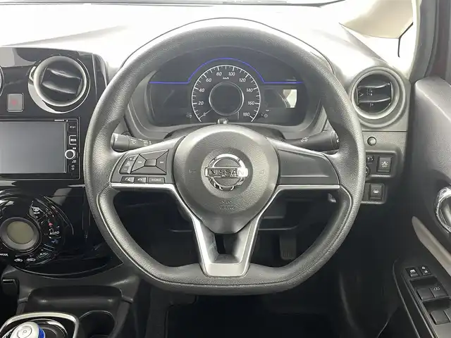 日産 ノート e－パワー X 福島県 2016(平28)年 7.3万km ガーネットレッド エマージェンシーブレーキ/・レーンアシスト/純正ナビ/・型番：MM136D-W/・フルセグTV/Bluetooth/CD/DVD/・アラウンドビューモニター/・ETC/・デジタルインナーミラー/アイドリングストップ/プッシュスタート/・スマートキー/LEDヘッドライト/・オートライト/電動格納ミラー/純正フロアマット/ドアバイザー