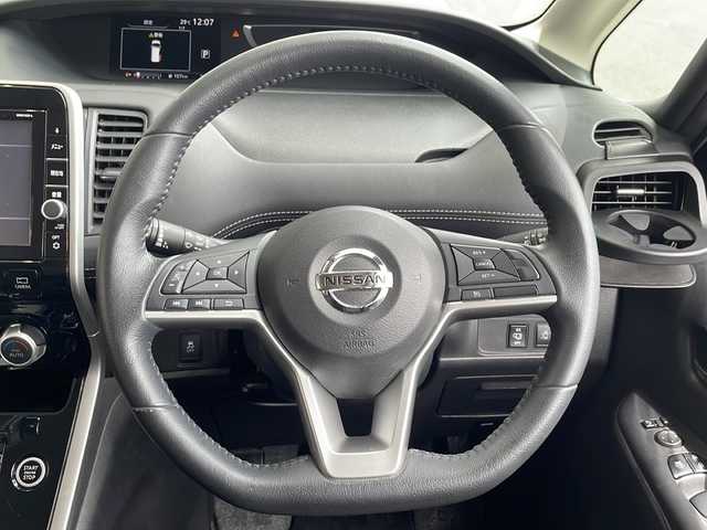 日産 セレナ ハイウェイスター 愛知県 2017(平29)年 7.9万km ブリリアントホワイトパール 衝突軽減システム/純正９型SDナビ/フリップダウンモニター/全方位カメラ/両側パワースライドドア/クルーズコントロール/フルセグ/CD/DVD/Bluetooth/バックカメラ/コーナーセンサー/イージーオープン機能/純正アルミホイール/LEDヘッドライト/ドライブレコーダー/ETC/ステアリングスイッチ/スマートキー/プッシュスタート