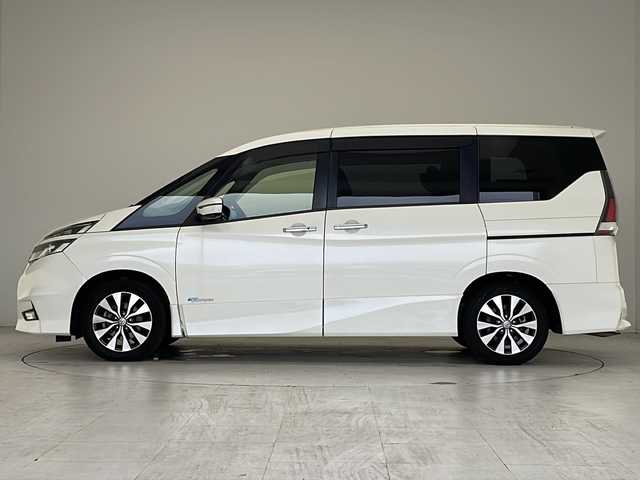 日産 セレナ ハイウェイスター 愛知県 2017(平29)年 7.9万km ブリリアントホワイトパール 衝突軽減システム/純正９型SDナビ/フリップダウンモニター/全方位カメラ/両側パワースライドドア/クルーズコントロール/フルセグ/CD/DVD/Bluetooth/バックカメラ/コーナーセンサー/イージーオープン機能/純正アルミホイール/LEDヘッドライト/ドライブレコーダー/ETC/ステアリングスイッチ/スマートキー/プッシュスタート