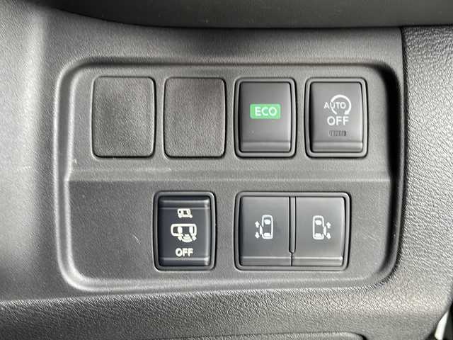 日産 セレナ ハイウェイスター 愛知県 2017(平29)年 7.9万km ブリリアントホワイトパール 衝突軽減システム/純正９型SDナビ/フリップダウンモニター/全方位カメラ/両側パワースライドドア/クルーズコントロール/フルセグ/CD/DVD/Bluetooth/バックカメラ/コーナーセンサー/イージーオープン機能/純正アルミホイール/LEDヘッドライト/ドライブレコーダー/ETC/ステアリングスイッチ/スマートキー/プッシュスタート