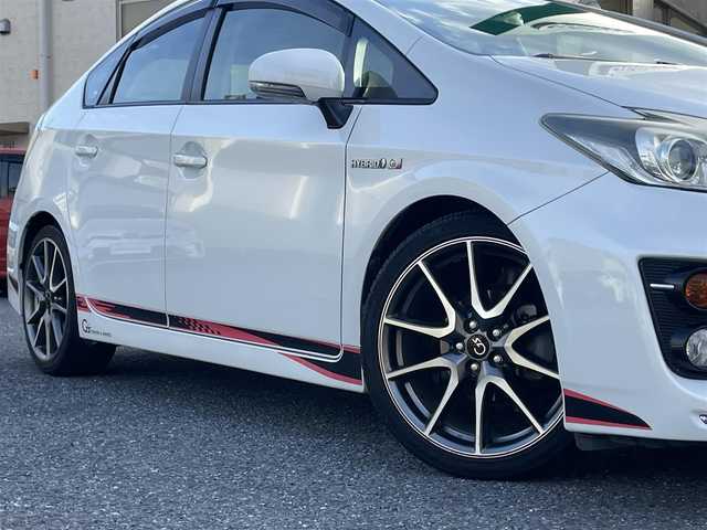 トヨタ プリウス S ツーリングセレ G’s 埼玉県 2013(平25)年 6.1万km ホワイトパールクリスタルシャイン ・ワンオーナー/・保証書/・ディーラー点検記録簿数年あり/・純正ナビ/・フルセグTV/・バックカメラ/・ETC/・プッシュスタート/・スマートキー×２/・革巻きステアリング/・ステアリングスイッチ/・トノカバー/・純正フロアマット/・ドアバイザー/・オートライト/・フォグライト/・電格ミラー/・ウィンカーミラー/・取扱説明書