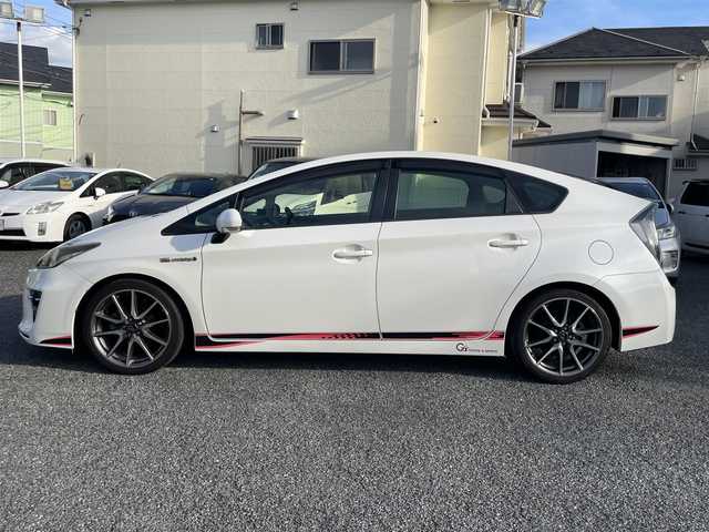 トヨタ プリウス S ツーリングセレ G’s 埼玉県 2013(平25)年 6.1万km ホワイトパールクリスタルシャイン ・ワンオーナー/・保証書/・ディーラー点検記録簿数年あり/・純正ナビ/・フルセグTV/・バックカメラ/・ETC/・プッシュスタート/・スマートキー×２/・革巻きステアリング/・ステアリングスイッチ/・トノカバー/・純正フロアマット/・ドアバイザー/・オートライト/・フォグライト/・電格ミラー/・ウィンカーミラー/・取扱説明書