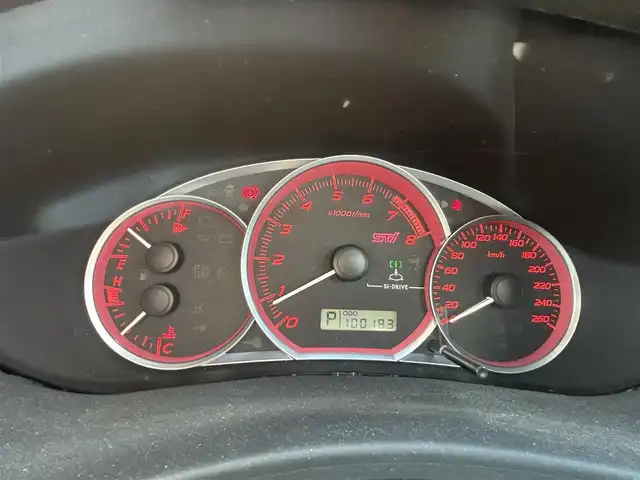 スバル インプレッサ ＷＲＸ STI A－Line 山形県 2011(平23)年 10.1万km スパークシルバーメタリック ＷＯＲＫ１８インチＡＷ/純正７インチナビ/Ｂｌｕｅｔｏｏｔｈ/バックカメラ/ＥＴＣ/パドルシフト/ステアリングスイッチ/ＨＩＤヘッドライト/ハーフレザーシート/パワーシート/純正フロアマット/プッシュスタート/電動格納ミラー/ウィンカーーミラー/スマートキー/ドアバイザー