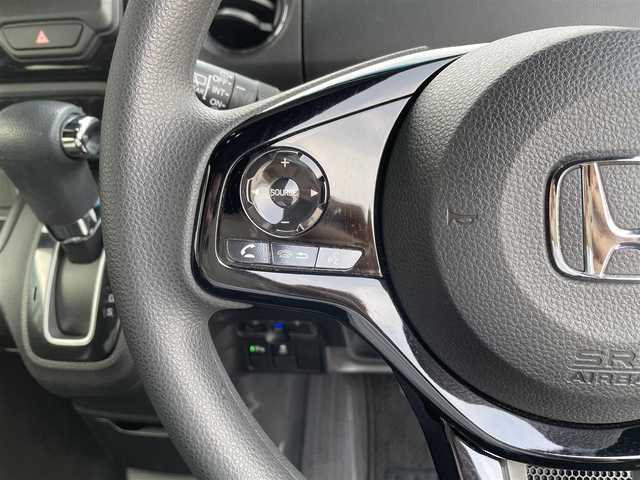 ホンダ Ｎ ＢＯＸ カスタム L 三重県 2021(令3)年 5.6万km プラチナホワイトパール 登録時55642km/社外ナビ/（AM/FM/TV/Bluetooth/AppleCarPlay/HDMI）/フルセグTV/バックカメラ/ETC/レーダークルーズコントロール/ステアリングスイッチ/オートライト/両側パワースライドドア/シートヒーター/衝突軽減システム/車線逸脱防止機能/コーナーセンサ/プッシュスタート/純正アルミ/純正フロアマット/スペアキー
