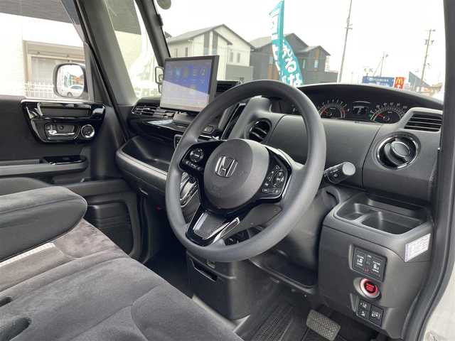 ホンダ Ｎ ＢＯＸ カスタム L 三重県 2021(令3)年 5.6万km プラチナホワイトパール 登録時55642km/社外ナビ/（AM/FM/TV/Bluetooth/AppleCarPlay/HDMI）/フルセグTV/バックカメラ/ETC/レーダークルーズコントロール/ステアリングスイッチ/オートライト/両側パワースライドドア/シートヒーター/衝突軽減システム/車線逸脱防止機能/コーナーセンサ/プッシュスタート/純正アルミ/純正フロアマット/スペアキー