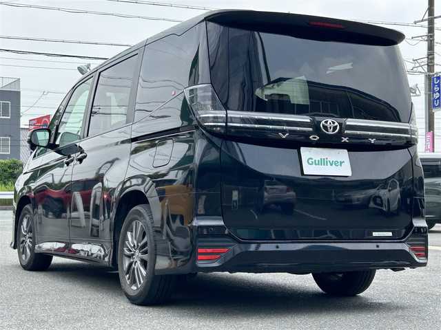 トヨタ ヴォクシー S－G 愛知県 2022(令4)年 1.4万km アティチュードブラックマイカ 純正メモリナビ/フルセグテレビ/バックカメラ/Bluetooth/フリップダウンモニター/ウィンカーミラー/クルーズコントロール/プッシュスタート/両側パワースライドドア/ビルトインETC2.0/レザーステアリング/衝突軽減ブレーキ/レーンキープ/サイドリフトアップチルシート