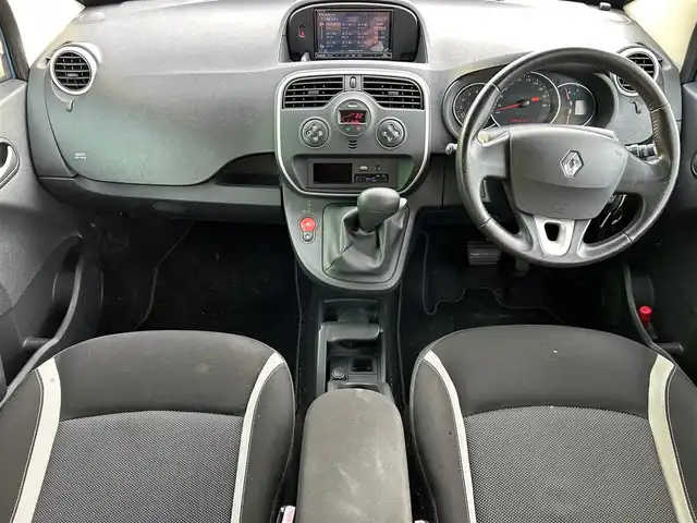 ルノー カングー ゼン 静岡県 2016(平28)年 5.5万km 青 ＳＤナビ（Ｂｌｕｅｔｏｏｔｈ、ＤＶＤ、ＣＤ、フルセグＴＶ）/ＥＴＣ/スペアキー/純正フロアマット/オートエアコン/リモコンキー/横滑り防止装置/ダブルエアバッグ/ハロゲンヘッドライト/パワーステアリング/パワーウインドウ/ABS