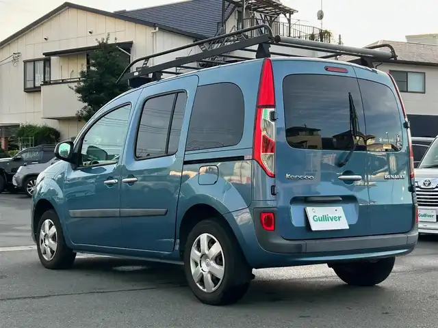 ルノー カングー ゼン 静岡県 2016(平28)年 5.5万km 青 ＳＤナビ（Ｂｌｕｅｔｏｏｔｈ、ＤＶＤ、ＣＤ、フルセグＴＶ）/ＥＴＣ/スペアキー/純正フロアマット/オートエアコン/リモコンキー/横滑り防止装置/ダブルエアバッグ/ハロゲンヘッドライト/パワーステアリング/パワーウインドウ/ABS