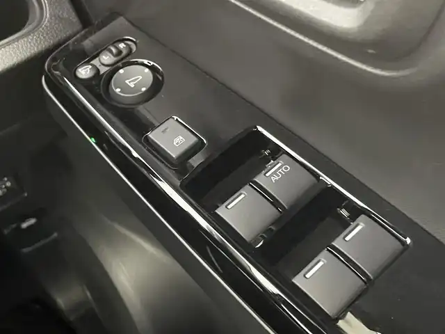 ホンダ Ｎ ＯＮＥ RS 千葉県 2023(令5)年 1万km クリスタルブラックパール HONDA Sensing/・衝突軽減ブレーキ/・誤発進抑制機能/・歩行者事故低減ステアリング/・先行車発進お知らせ機能/・標識認識機能/・路外逸脱抑制機能/・渋滞追従機能付クルーズコントロール/・車線維持支援システム/・後方誤発進抑制機能/・オートハイビーム/・パーキングセンサーシステム/純正9型メモリーナビ/・Bluetooth接続/・CD/DVD再生/・フルセグTV/・バックカメラ/コーナーセンサー/LEDヘッドライト/スマートキー/純正15インチAW/シートヒーター/レーダークルーズコントロール