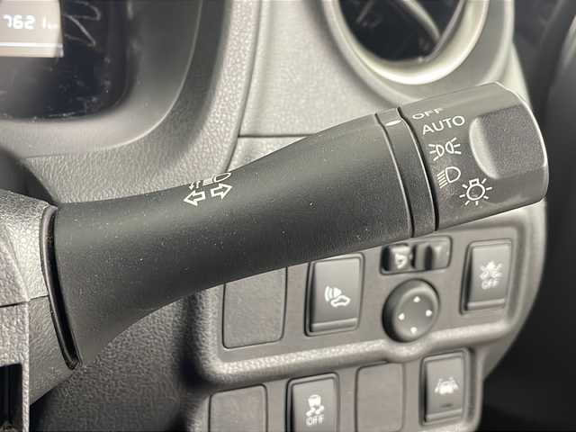 日産 ノート e－パワー X Vセレクション 埼玉県 2020(令2)年 3.8万km シルバー ・純正ナビ/・AM/FM/・フルセグTV/Bluetooth/・CD/USB/・全方位カメラ/・前後ドライブレコーダー/・ステアリングリモコン/・PCS/・LDA/・プッシュスタート/・スマートキー/・ドライブモードセレクト/・デジタルインナーミラー/・ウィンカーミラー/・パワーウィンドウ/・社外フロアマット/・純正ドアバイザー/・純正１５インチアルミホイール