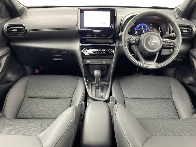 トヨタ ヤリスクロス ハイブリッド Z 道央・札幌 2025(令7)年 0.1千km グレー ・4WD　/・寒冷地仕様/・純正ディスプレイオーディオナビ&BT&USB&TV　/・パノラミックビューモニター/・バックカメラ/・トヨタセーフティセンス/・レーダークルーズコントロール/・レーンキープアシスト/・ブラインドスポットモニター/・コーナーセンサー/・D席パワーシート/・前席シートヒーター/・ハーフレザーシート/・ステアリングヒーター/・ステアリングスイッチ/・LEDヘッドライト/・オートライト/・オートマチックハイビーム/・スマートキー