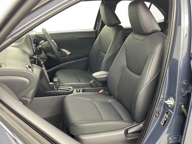 トヨタ ヤリスクロス ハイブリッド Z 道央・札幌 2025(令7)年 0.1千km グレー ・4WD　/・寒冷地仕様/・純正ディスプレイオーディオナビ&BT&USB&TV　/・パノラミックビューモニター/・バックカメラ/・トヨタセーフティセンス/・レーダークルーズコントロール/・レーンキープアシスト/・ブラインドスポットモニター/・コーナーセンサー/・D席パワーシート/・前席シートヒーター/・ハーフレザーシート/・ステアリングヒーター/・ステアリングスイッチ/・LEDヘッドライト/・オートライト/・オートマチックハイビーム/・スマートキー