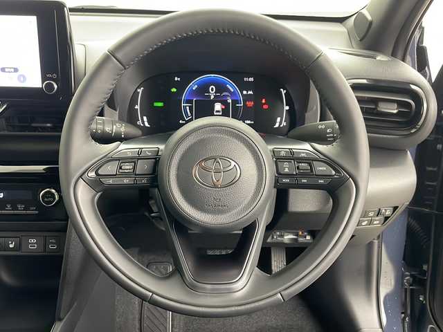 トヨタ ヤリスクロス ハイブリッド Z 道央・札幌 2025(令7)年 0.1千km グレー ・4WD　/・寒冷地仕様/・純正ディスプレイオーディオナビ&BT&USB&TV　/・パノラミックビューモニター/・バックカメラ/・トヨタセーフティセンス/・レーダークルーズコントロール/・レーンキープアシスト/・ブラインドスポットモニター/・コーナーセンサー/・D席パワーシート/・前席シートヒーター/・ハーフレザーシート/・ステアリングヒーター/・ステアリングスイッチ/・LEDヘッドライト/・オートライト/・オートマチックハイビーム/・スマートキー