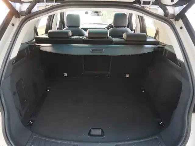 ランドローバー ランドローバー ディスカバリースポーツ　HSE 千葉県 2016(平28)年 4.4万km 白 純正ナビ/バックカメラ/サイドカメラ/フルセグＴＶ/パノラマルーフ/ＭＥＲＩＤＩＡＮサラウンドシステム/前後ドライブレコーダー/純正20インチAW/クルーズコントロール/電動リアゲート　/ETC/黒革/全席シートヒーター/ステアリングヒーター/パドルシフト/ATPC(オールテレイン・プログレス・コントロール)/取説/保証書/スマートキー×2本