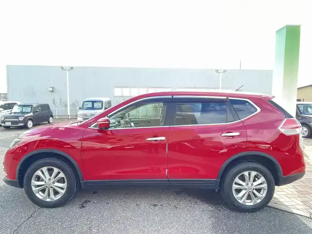 日産 エクストレイル 20X エマージェンシーブレーキ 新潟県 2014(平26)年 7.6万km バーニングレッド (株)IDOMが運営する【じしゃロン新潟店】の自社ローン専用車両になります。/こちらは現金またはオートローンご利用時の価格です。自社ローンご希望の方は別途その旨お申付け下さい/プッシュスタート/スマートキー/スペアキー１本付き/純正ナビ/ワンセグテレビ(走行時視聴不可)/Bluetooth接続可能/CD、DVD、AM、FM視聴可能/全方位カメラ/クルーズコントロール/ドライブレコーダー/ETC/シートヒーター(D席N席)/リモコンオートバックドア/本革巻きステアリング/ウインカーミラー/純正AW