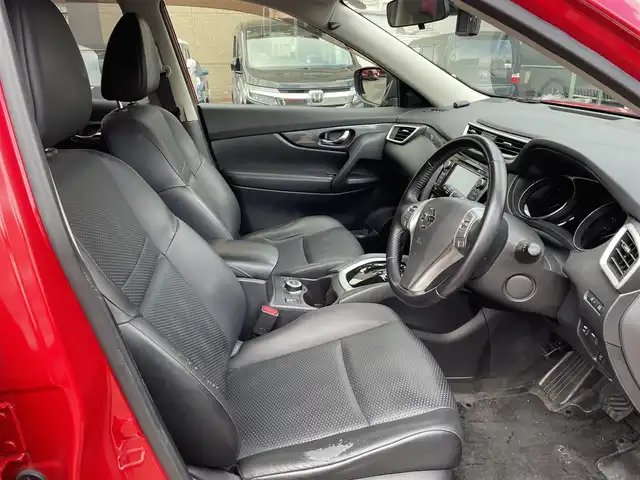 日産 エクストレイル 20X エマージェンシーブレーキ 新潟県 2014(平26)年 7.6万km バーニングレッド (株)IDOMが運営する【じしゃロン新潟店】の自社ローン専用車両になります。/こちらは現金またはオートローンご利用時の価格です。自社ローンご希望の方は別途その旨お申付け下さい/プッシュスタート/スマートキー/スペアキー１本付き/純正ナビ/ワンセグテレビ(走行時視聴不可)/Bluetooth接続可能/CD、DVD、AM、FM視聴可能/全方位カメラ/クルーズコントロール/ドライブレコーダー/ETC/シートヒーター(D席N席)/リモコンオートバックドア/本革巻きステアリング/ウインカーミラー/純正AW