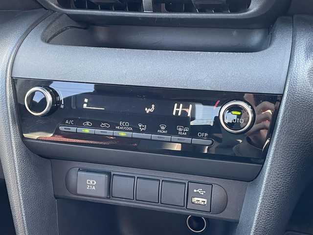 トヨタ ヤリスクロス G 滋賀県 2022(令4)年 3万km ブラックマイカ 純正8インチディスプレイオーディオ/【Bluetooth/フルセグTV/Apple CarPlay/Android Auto】/ハーフレザーシート/全方位カメラ/追従クルーズコントロール/クリアランスソナー/レーンキープアシスト/LEDヘッドライト/オートマチックハイビーム/衝突被害軽減ブレーキ/ビルトインETC2.0/電動パーキングブレーキ/オートブレーキホールド/MTモード付AT/プッシュスタート/スマートキー/ステアリングリモコン