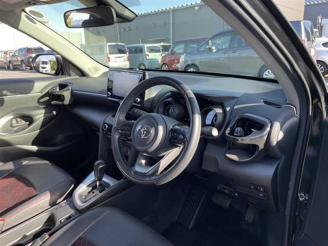 トヨタ ヤリスクロス G 滋賀県 2022(令4)年 3万km ブラックマイカ 純正8インチディスプレイオーディオ/【Bluetooth/フルセグTV/Apple CarPlay/Android Auto】/ハーフレザーシート/全方位カメラ/追従クルーズコントロール/クリアランスソナー/レーンキープアシスト/LEDヘッドライト/オートマチックハイビーム/衝突被害軽減ブレーキ/ビルトインETC2.0/電動パーキングブレーキ/オートブレーキホールド/MTモード付AT/プッシュスタート/スマートキー/ステアリングリモコン