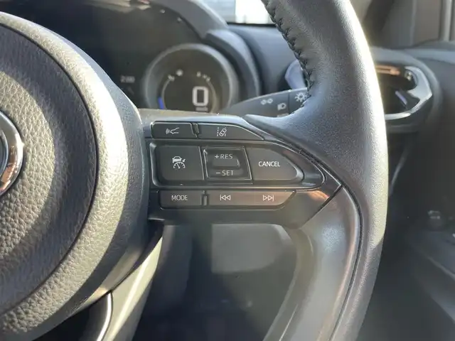 トヨタ ヤリスクロス G 滋賀県 2022(令4)年 3万km ブラックマイカ 純正8インチディスプレイオーディオ/【Bluetooth/フルセグTV/Apple CarPlay/Android Auto】/ハーフレザーシート/全方位カメラ/追従クルーズコントロール/クリアランスソナー/レーンキープアシスト/LEDヘッドライト/オートマチックハイビーム/衝突被害軽減ブレーキ/ビルトインETC2.0/電動パーキングブレーキ/オートブレーキホールド/MTモード付AT/プッシュスタート/スマートキー/ステアリングリモコン