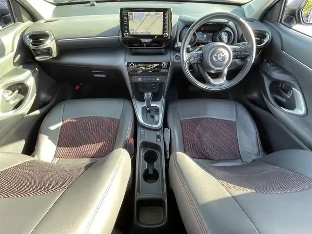 トヨタ ヤリスクロス G 滋賀県 2022(令4)年 3万km ブラックマイカ 純正8インチディスプレイオーディオ/【Bluetooth/フルセグTV/Apple CarPlay/Android Auto】/ハーフレザーシート/全方位カメラ/追従クルーズコントロール/クリアランスソナー/レーンキープアシスト/LEDヘッドライト/オートマチックハイビーム/衝突被害軽減ブレーキ/ビルトインETC2.0/電動パーキングブレーキ/オートブレーキホールド/MTモード付AT/プッシュスタート/スマートキー/ステアリングリモコン