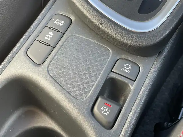 トヨタ ヤリスクロス G 滋賀県 2022(令4)年 3万km ブラックマイカ 純正8インチディスプレイオーディオ/【Bluetooth/フルセグTV/Apple CarPlay/Android Auto】/ハーフレザーシート/全方位カメラ/追従クルーズコントロール/クリアランスソナー/レーンキープアシスト/LEDヘッドライト/オートマチックハイビーム/衝突被害軽減ブレーキ/ビルトインETC2.0/電動パーキングブレーキ/オートブレーキホールド/MTモード付AT/プッシュスタート/スマートキー/ステアリングリモコン