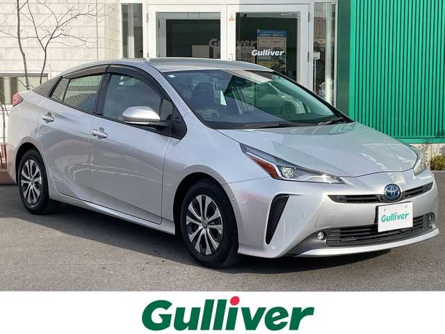 トヨタ プリウス A プレミアム 青森県 2020(令2)年 4万km シルバーM 4WD/寒冷地仕様/純正SDナビ・ワンセグTV/CD・Bluetooth・AUX・SD/パノラミックビューモニター/黒革シート/前席エアシート・ヒーター/運転席パワーシート/カラーヘッドアップディスプレイ/トヨタセーフティセンス/プリクラッシュセーフティ/レーダークルーズコントロール/レーントレーシングアシスト/オートマチックハイビーム/ブラインドスポットモニター/インテリジェントクリアランスソナー/シンプルインテリジェントパーキングアシスト/AC100V1500W/ワイパーデアイサー/ビルトインETC/LEDヘッドライト/LEDフォグランプ/LEDリアフォグランプ/純正15インチアルミ