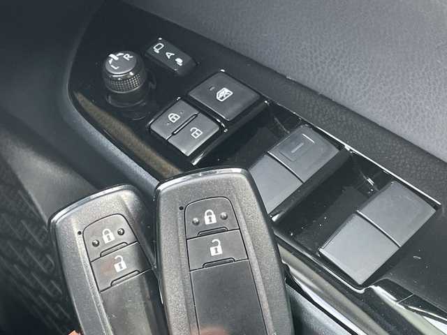 トヨタ プリウス A プレミアム 青森県 2020(令2)年 4万km シルバーM 4WD/寒冷地仕様/純正SDナビ・ワンセグTV/CD・Bluetooth・AUX・SD/パノラミックビューモニター/黒革シート/前席エアシート・ヒーター/運転席パワーシート/カラーヘッドアップディスプレイ/トヨタセーフティセンス/プリクラッシュセーフティ/レーダークルーズコントロール/レーントレーシングアシスト/オートマチックハイビーム/ブラインドスポットモニター/インテリジェントクリアランスソナー/シンプルインテリジェントパーキングアシスト/AC100V1500W/ワイパーデアイサー/ビルトインETC/LEDヘッドライト/LEDフォグランプ/LEDリアフォグランプ/純正15インチアルミ