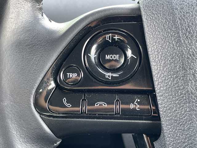 トヨタ プリウス A プレミアム 青森県 2020(令2)年 4万km シルバーM 4WD/寒冷地仕様/純正SDナビ・ワンセグTV/CD・Bluetooth・AUX・SD/パノラミックビューモニター/黒革シート/前席エアシート・ヒーター/運転席パワーシート/カラーヘッドアップディスプレイ/トヨタセーフティセンス/プリクラッシュセーフティ/レーダークルーズコントロール/レーントレーシングアシスト/オートマチックハイビーム/ブラインドスポットモニター/インテリジェントクリアランスソナー/シンプルインテリジェントパーキングアシスト/AC100V1500W/ワイパーデアイサー/ビルトインETC/LEDヘッドライト/LEDフォグランプ/LEDリアフォグランプ/純正15インチアルミ