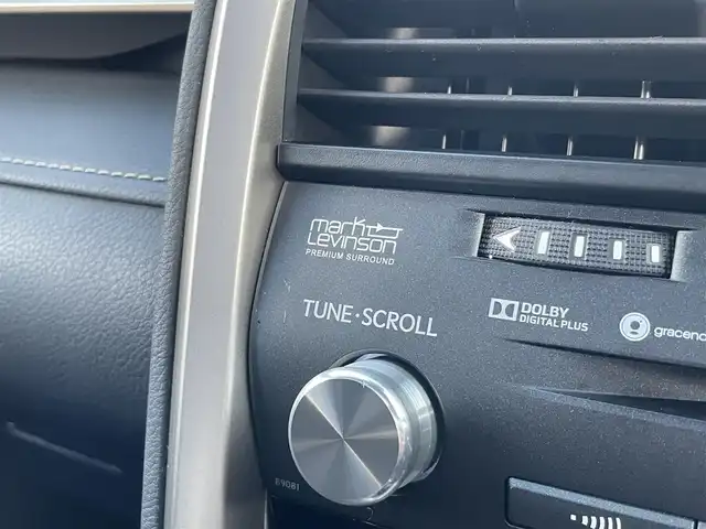 レクサス ＲＸ 450h Fスポーツ 兵庫県 2016(平28)年 5.2万km ホワイトノーヴァガラスフレーク /OP パノラマルーフ（チルト&アウタースライド式）//OP マークレビンソンプレミアムサウンド//OP パノラミックビューモニター//OP インテリジェントクリアランスソナー//OP RCTA//OP BSM//OP ルーフレール//OP 後席シートヒーター//OP 後席パワーシート（電動リクライニング/格納）//純正ナビ（12.3インチ）//地デジ/DVD/BT/USB/AUX//ステアリングリモコン（ステアリングヒーター付）//フルカラーヘッドアップディスプレイ//黒本革シート（電動/ヒーター/ベンチレーション）//3眼フルLEDヘッドランプ//シーケンシャルターンランプ//LEDフォグランプ//ビルトインETC//純正エンジンスターター//レーダークルーズコントロール//レーンキープアシスト//プリクラッシュセーフティ//オートマチックハイビーム