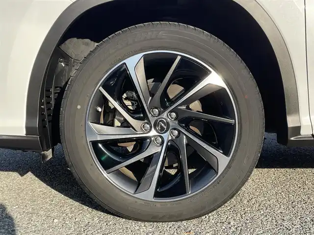 レクサス ＲＸ 450h Fスポーツ 兵庫県 2016(平28)年 5.2万km ホワイトノーヴァガラスフレーク /OP パノラマルーフ（チルト&アウタースライド式）//OP マークレビンソンプレミアムサウンド//OP パノラミックビューモニター//OP インテリジェントクリアランスソナー//OP RCTA//OP BSM//OP ルーフレール//OP 後席シートヒーター//OP 後席パワーシート（電動リクライニング/格納）//純正ナビ（12.3インチ）//地デジ/DVD/BT/USB/AUX//ステアリングリモコン（ステアリングヒーター付）//フルカラーヘッドアップディスプレイ//黒本革シート（電動/ヒーター/ベンチレーション）//3眼フルLEDヘッドランプ//シーケンシャルターンランプ//LEDフォグランプ//ビルトインETC//純正エンジンスターター//レーダークルーズコントロール//レーンキープアシスト//プリクラッシュセーフティ//オートマチックハイビーム