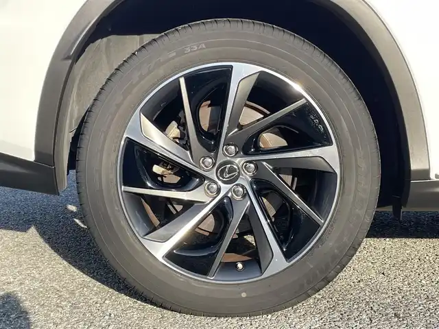 レクサス ＲＸ 450h Fスポーツ 兵庫県 2016(平28)年 5.2万km ホワイトノーヴァガラスフレーク /OP パノラマルーフ（チルト&アウタースライド式）//OP マークレビンソンプレミアムサウンド//OP パノラミックビューモニター//OP インテリジェントクリアランスソナー//OP RCTA//OP BSM//OP ルーフレール//OP 後席シートヒーター//OP 後席パワーシート（電動リクライニング/格納）//純正ナビ（12.3インチ）//地デジ/DVD/BT/USB/AUX//ステアリングリモコン（ステアリングヒーター付）//フルカラーヘッドアップディスプレイ//黒本革シート（電動/ヒーター/ベンチレーション）//3眼フルLEDヘッドランプ//シーケンシャルターンランプ//LEDフォグランプ//ビルトインETC//純正エンジンスターター//レーダークルーズコントロール//レーンキープアシスト//プリクラッシュセーフティ//オートマチックハイビーム