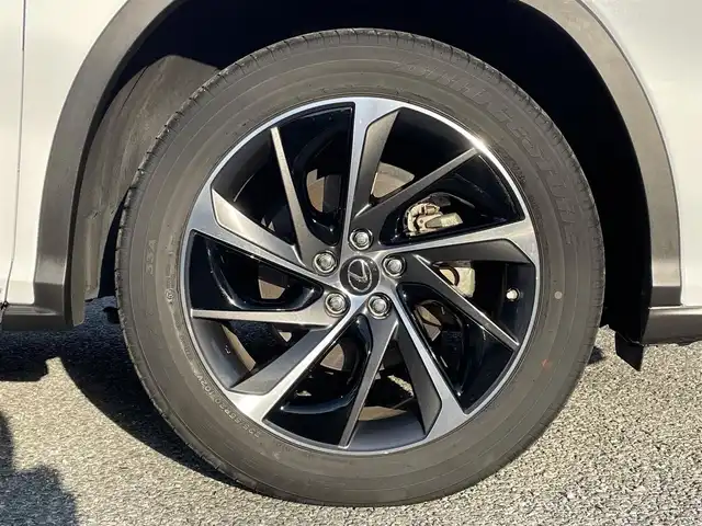 レクサス ＲＸ 450h Fスポーツ 兵庫県 2016(平28)年 5.2万km ホワイトノーヴァガラスフレーク /OP パノラマルーフ（チルト&アウタースライド式）//OP マークレビンソンプレミアムサウンド//OP パノラミックビューモニター//OP インテリジェントクリアランスソナー//OP RCTA//OP BSM//OP ルーフレール//OP 後席シートヒーター//OP 後席パワーシート（電動リクライニング/格納）//純正ナビ（12.3インチ）//地デジ/DVD/BT/USB/AUX//ステアリングリモコン（ステアリングヒーター付）//フルカラーヘッドアップディスプレイ//黒本革シート（電動/ヒーター/ベンチレーション）//3眼フルLEDヘッドランプ//シーケンシャルターンランプ//LEDフォグランプ//ビルトインETC//純正エンジンスターター//レーダークルーズコントロール//レーンキープアシスト//プリクラッシュセーフティ//オートマチックハイビーム