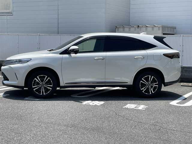 トヨタ ハリアー プレミアム スタイルノアール 群馬県 2020(令2)年 6.6万km ホワイトパールクリスタルシャイン ワンオーナー/純正9インチSDナビ(AM/FM/CD/DVD/BT)/フルセグTV/バックカメラ/ビルトインETC2.0/オートクルーズコントロール/横滑り防止装置/車線逸脱防止アラート/電子パーキングブレーキ/LEDヘッドライト/オートライト/オートハイビーム/純正フロアマット/ハーフレザーシート/パワーシート(D席)/純正フロアマット/純正リアテール車載/スマートキー×2/プッシュスタート/取扱説明書/保証書