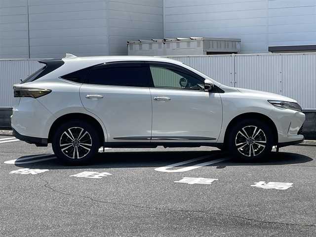 トヨタ ハリアー プレミアム スタイルノアール 群馬県 2020(令2)年 6.6万km ホワイトパールクリスタルシャイン ワンオーナー/純正9インチSDナビ(AM/FM/CD/DVD/BT)/フルセグTV/バックカメラ/ビルトインETC2.0/オートクルーズコントロール/横滑り防止装置/車線逸脱防止アラート/電子パーキングブレーキ/LEDヘッドライト/オートライト/オートハイビーム/純正フロアマット/ハーフレザーシート/パワーシート(D席)/純正フロアマット/純正リアテール車載/スマートキー×2/プッシュスタート/取扱説明書/保証書