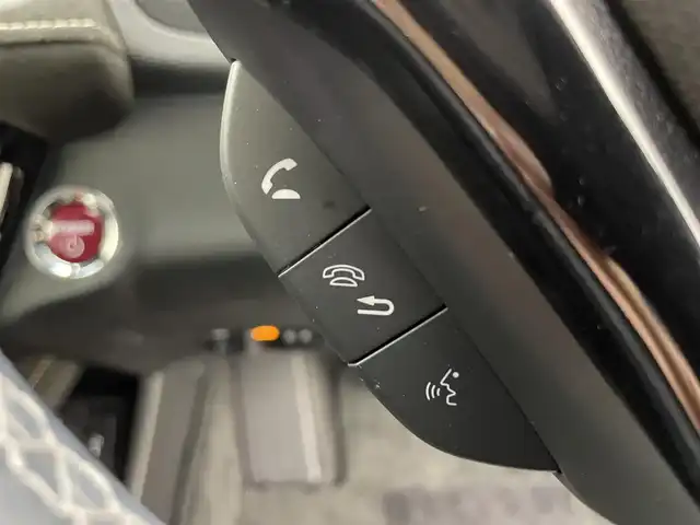 ホンダ ヴェゼル ハイブリッド RS ホンダセンシング 富山県 2017(平29)年 4.7万km ホワイトオーキッドパール 純正8型ナビ（AM/FM/DVD/BT/フルセグ）/バックカメラ/ドライブレコーダー/ETC/ハーフレザーシート/シートヒーター/衝突被害軽減システム/レーダークルーズコントロール/レーンキープアシスト/横滑り防止装置/アイドリングストップ/純正アルミホイール/純正フロアマット/オートLEDライト/革巻きステアリング/ステアリングスイッチ/パドルシフト/スマートキー