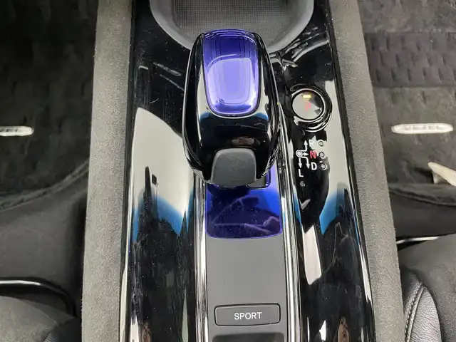 ホンダ ヴェゼル ハイブリッド RS ホンダセンシング 富山県 2017(平29)年 4.7万km ホワイトオーキッドパール 純正8型ナビ（AM/FM/DVD/BT/フルセグ）/バックカメラ/ドライブレコーダー/ETC/ハーフレザーシート/シートヒーター/衝突被害軽減システム/レーダークルーズコントロール/レーンキープアシスト/横滑り防止装置/アイドリングストップ/純正アルミホイール/純正フロアマット/オートLEDライト/革巻きステアリング/ステアリングスイッチ/パドルシフト/スマートキー
