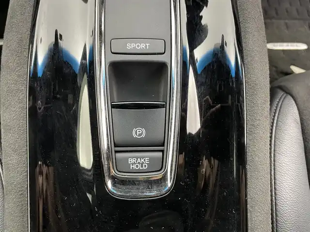 ホンダ ヴェゼル ハイブリッド RS ホンダセンシング 富山県 2017(平29)年 4.7万km ホワイトオーキッドパール 純正8型ナビ（AM/FM/DVD/BT/フルセグ）/バックカメラ/ドライブレコーダー/ETC/ハーフレザーシート/シートヒーター/衝突被害軽減システム/レーダークルーズコントロール/レーンキープアシスト/横滑り防止装置/アイドリングストップ/純正アルミホイール/純正フロアマット/オートLEDライト/革巻きステアリング/ステアリングスイッチ/パドルシフト/スマートキー