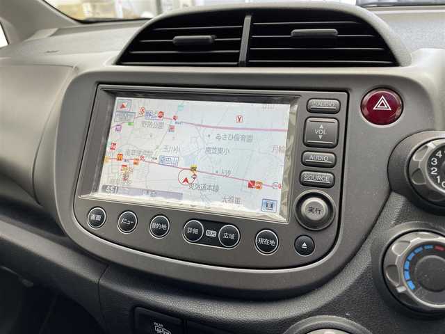 ホンダ フィット G ハイウェイ エディション 滋賀県 2008(平20)年 6.9万km スーパープラチナメタリック 禁煙車/純正インターナビ/【ワンセグＴＶ/CD/DVD】/バックカメラ/ＥＴＣ/コンフォートビューパッケージ/Ｆパッケージ/ハーフシェイドフロントウィンドウ/ステアリングスイッチ/キーレス/ドアバイザー/純正フロアマット