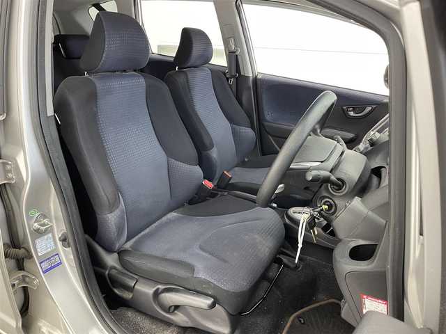 ホンダ フィット G ハイウェイ エディション 滋賀県 2008(平20)年 6.9万km スーパープラチナメタリック 禁煙車/純正インターナビ/【ワンセグＴＶ/CD/DVD】/バックカメラ/ＥＴＣ/コンフォートビューパッケージ/Ｆパッケージ/ハーフシェイドフロントウィンドウ/ステアリングスイッチ/キーレス/ドアバイザー/純正フロアマット