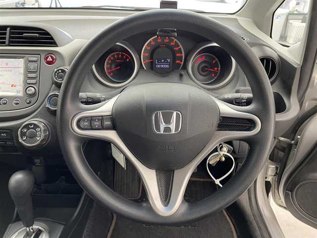 ホンダ フィット G ハイウェイ エディション 滋賀県 2008(平20)年 6.9万km スーパープラチナメタリック 禁煙車/純正インターナビ/【ワンセグＴＶ/CD/DVD】/バックカメラ/ＥＴＣ/コンフォートビューパッケージ/Ｆパッケージ/ハーフシェイドフロントウィンドウ/ステアリングスイッチ/キーレス/ドアバイザー/純正フロアマット