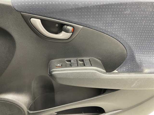 ホンダ フィット G ハイウェイ エディション 滋賀県 2008(平20)年 6.9万km スーパープラチナメタリック 禁煙車/純正インターナビ/【ワンセグＴＶ/CD/DVD】/バックカメラ/ＥＴＣ/コンフォートビューパッケージ/Ｆパッケージ/ハーフシェイドフロントウィンドウ/ステアリングスイッチ/キーレス/ドアバイザー/純正フロアマット