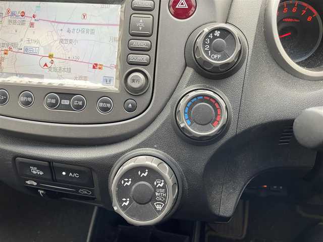 ホンダ フィット G ハイウェイ エディション 滋賀県 2008(平20)年 6.9万km スーパープラチナメタリック 禁煙車/純正インターナビ/【ワンセグＴＶ/CD/DVD】/バックカメラ/ＥＴＣ/コンフォートビューパッケージ/Ｆパッケージ/ハーフシェイドフロントウィンドウ/ステアリングスイッチ/キーレス/ドアバイザー/純正フロアマット